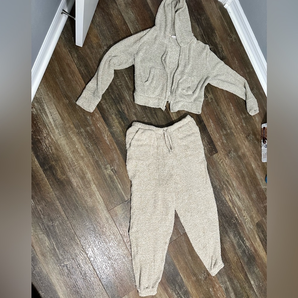 Two piece jogger set, in size large /xl